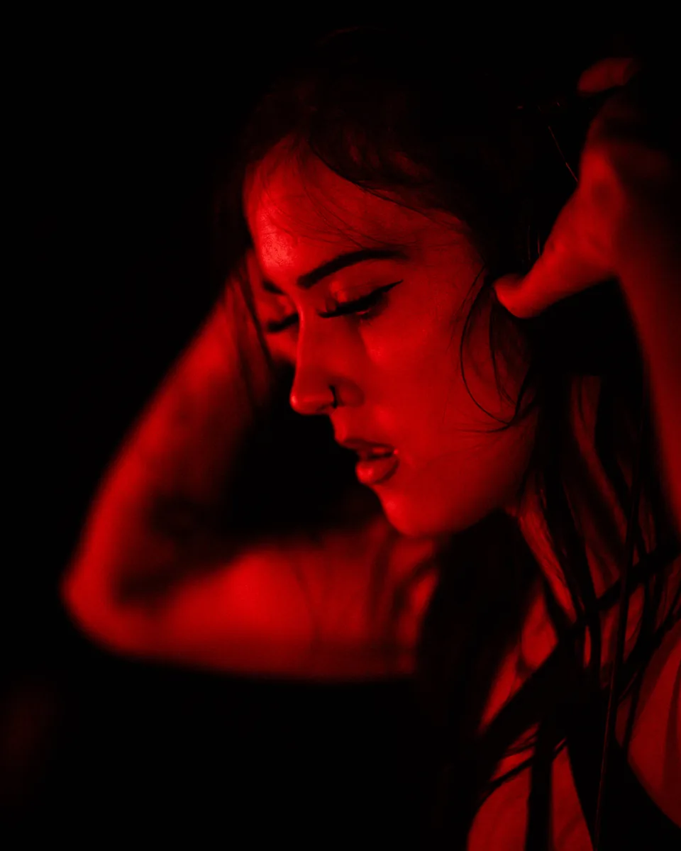 RYFT – Portrait im roten Licht